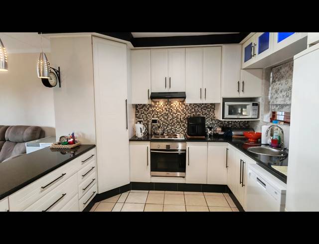 2 BEDROOM SIMPLEX FOR SALE IN PRESTBURY